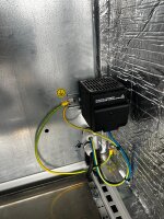 Energiespeicher-Schrank 1200x1200x400 Thermoisoliert Beheizt Belüftet Thermostatische Steuerung Pulverbeschichtet Schranksockel IP55 Batteriespeicher-Schrank Batterieschrank Photovoltaik