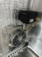 Energiespeicher-Schrank 1200x1200x400 Thermoisoliert Beheizt Belüftet Thermostatische Steuerung Pulverbeschichtet Schranksockel IP55 Batteriespeicher-Schrank Batterieschrank Photovoltaik